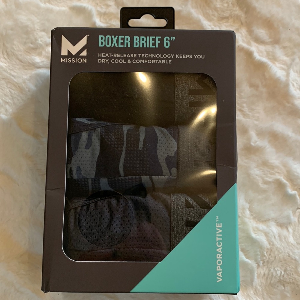 Mission NEW IN box, men boxer brief, S, heat release tech, vaporactive, 6”